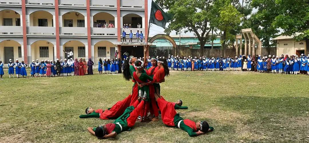 ইতিহাসের জীবন্ত প্রতিচ্ছবি – নাট্য পরিবেশনা